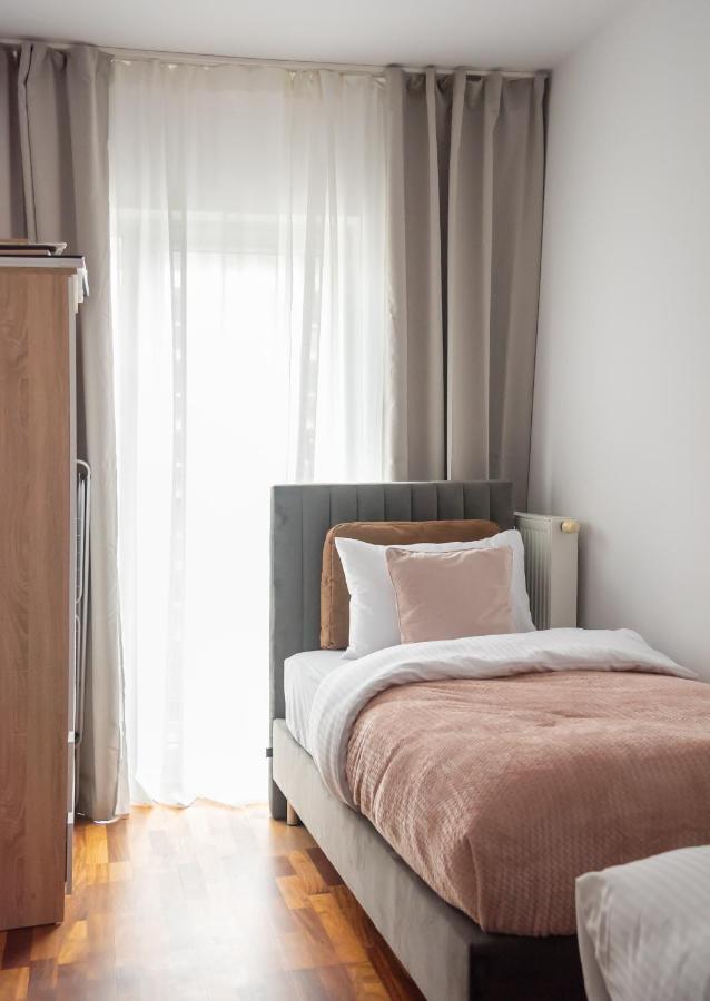 Wola Sunset Apartment Free Parking وارسو المظهر الخارجي الصورة
