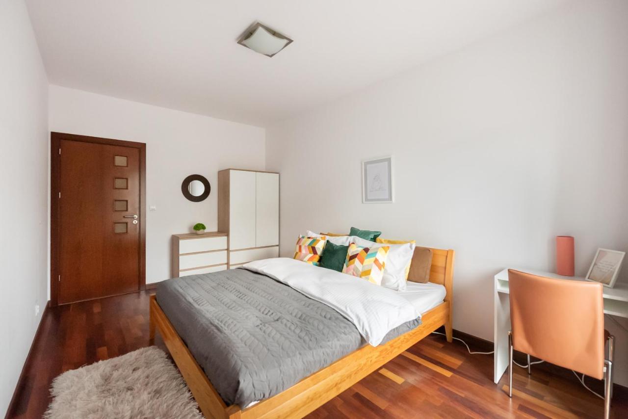 Wola Sunset Apartment Free Parking وارسو المظهر الخارجي الصورة