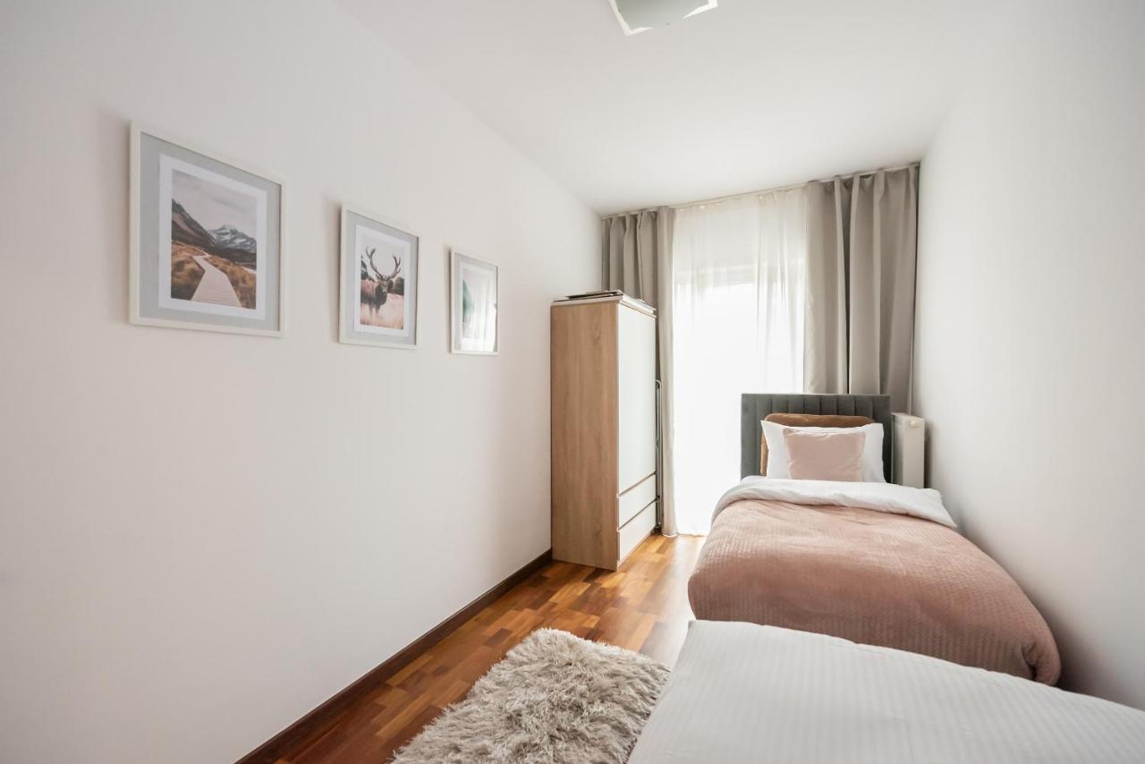 Wola Sunset Apartment Free Parking وارسو المظهر الخارجي الصورة
